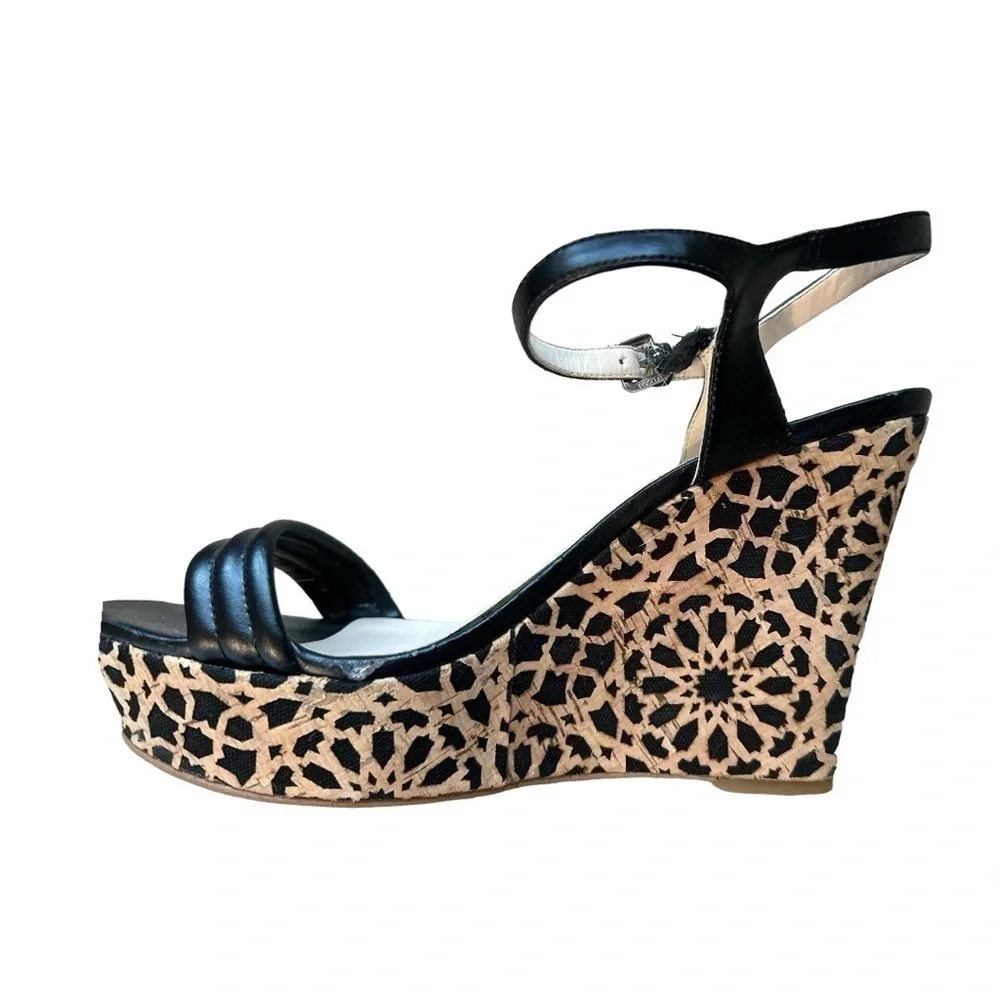 Nine West, platform heels, no size - fits size 9, cork like lattice and black